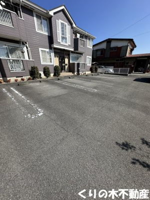 【駐車場】 | ヒルサイドコート | 駐車場に車を止められます