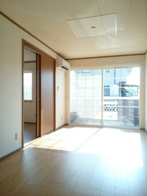 【居間・リビング】 | ヒルサイドコート | 居間です