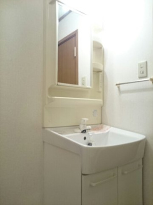 【洗面所】 | ヒルサイドコート | 明るい洗面所です