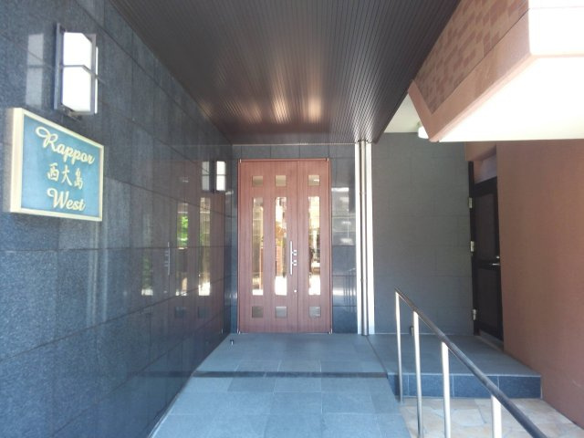 ラポール西大島ウエストのエントランス