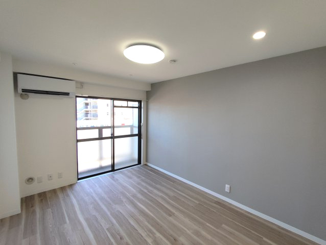 ラフィーヌ立石の洋室