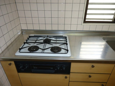 【キッチン】 | サン・オーレ城北 | 3口ガスコンロ付き　※写真はイメージです