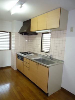 【キッチン】 | サン・オーレ城北 | 吊戸棚付き　※写真はイメージです