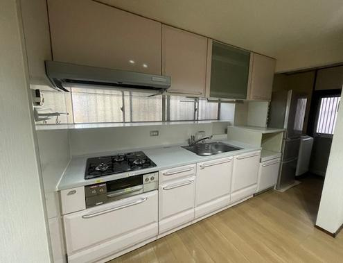 山之上5丁目　中古一戸建てのキッチン|システムキッチン
■物件内覧・資金計画相談・住宅ローン相談、リフォーム相談、お問合せ受付中■
※当日・翌日のご内覧、ご相談はお電話でのお問合せがスムーズです！