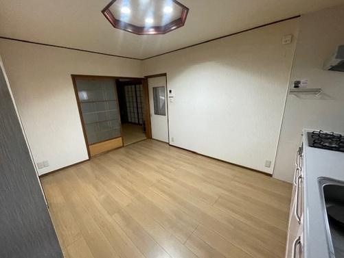 山之上5丁目　中古一戸建ての居間・リビング|１階LDK
■物件内覧・資金計画相談・住宅ローン相談、リフォーム相談、お問合せ受付中■
※当日・翌日のご内覧、ご相談はお電話でのお問合せがスムーズです！
