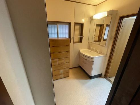 山之上5丁目　中古一戸建ての脱衣所|■物件内覧・資金計画相談・住宅ローン相談、リフォーム相談、お問合せ受付中■
※当日・翌日のご内覧、ご相談はお電話でのお問合せがスムーズです！