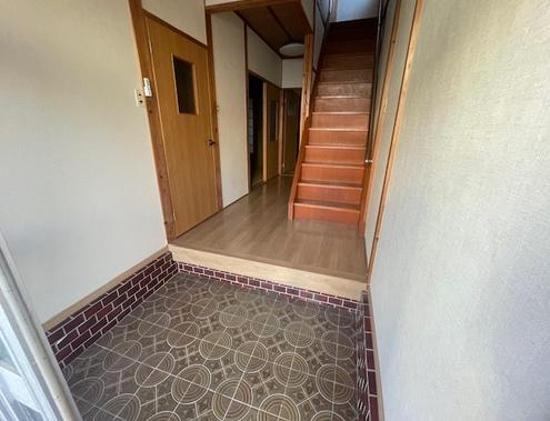 山之上5丁目　中古一戸建ての玄関|■物件内覧・資金計画相談・住宅ローン相談、リフォーム相談、お問合せ受付中■
※当日・翌日のご内覧、ご相談はお電話でのお問合せがスムーズです！