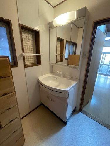 山之上5丁目　中古一戸建ての独立洗面台|シャワー付き洗面化粧台
■物件内覧・資金計画相談・住宅ローン相談、リフォーム相談、お問合せ受付中■
※当日・翌日のご内覧、ご相談はお電話でのお問合せがスムーズです！