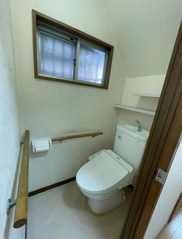 山之上5丁目　中古一戸建てのトイレ|温水洗浄便座
■物件内覧・資金計画相談・住宅ローン相談、リフォーム相談、お問合せ受付中■
※当日・翌日のご内覧、ご相談はお電話でのお問合せがスムーズです！