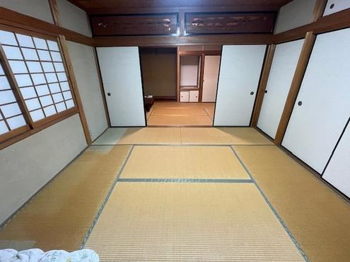 山之上5丁目　中古一戸建ての和室|二間続きの和室
■物件内覧・資金計画相談・住宅ローン相談、リフォーム相談、お問合せ受付中■
※当日・翌日のご内覧、ご相談はお電話でのお問合せがスムーズです！