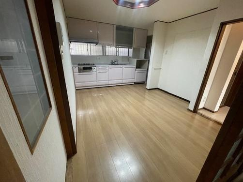 山之上5丁目　中古一戸建ての居間・リビング|１階　LDK
■物件内覧・資金計画相談・住宅ローン相談、リフォーム相談、お問合せ受付中■
※当日・翌日のご内覧、ご相談はお電話でのお問合せがスムーズです！