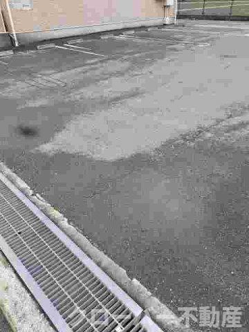 セレーノＢの駐車場