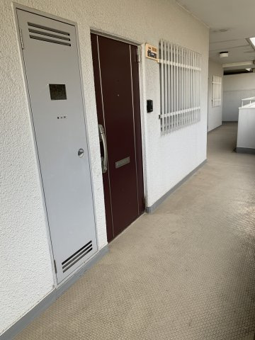 メゾンドール朝霧の玄関