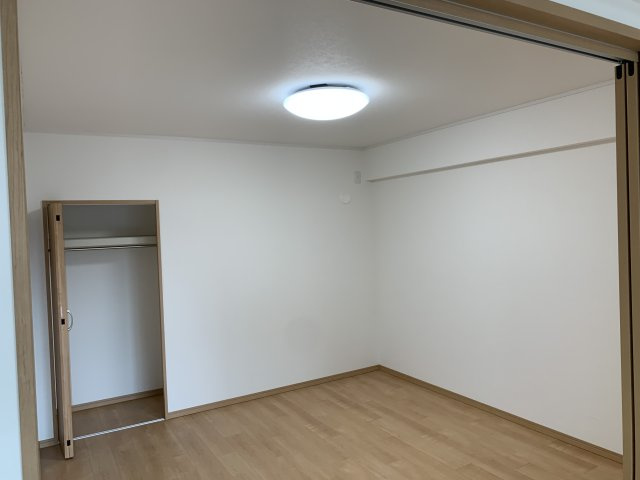 メゾンドール朝霧の洋室