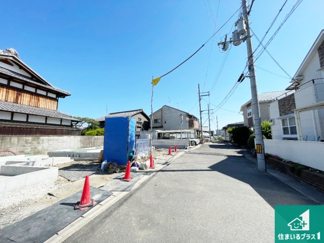 京都市伏見区羽束師古川町　第1期　新築一戸建ての前面道路含む現地写真|周辺は落ち着いた街並みの住宅地！子育てがしやすい住環境です！まだ未完成ですが、現地でしかわからない事もございます。是非一度ご覧ください。