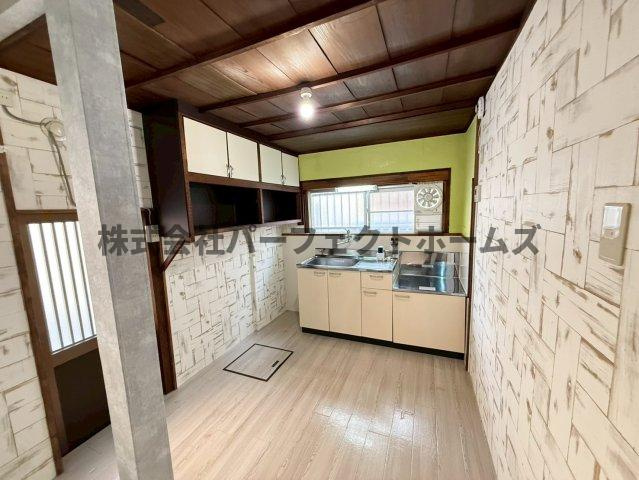 対馬江西町戸建　賃貸の居間・リビング|こちらのリビングで趣味の時間をお楽しみください