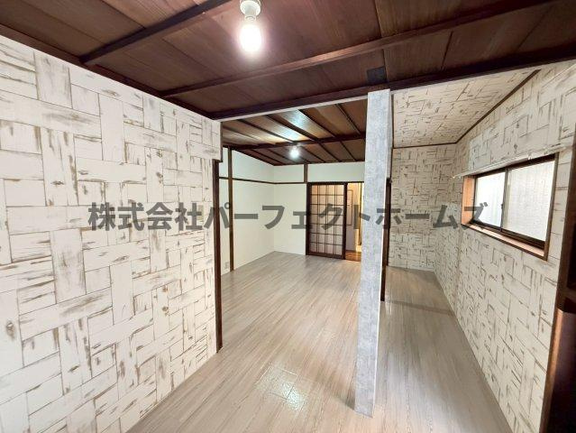 対馬江西町戸建　賃貸の居間・リビング|ゆったり過ごせる居間です