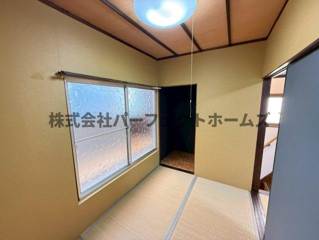 対馬江西町戸建　賃貸の和室|明るい和室です