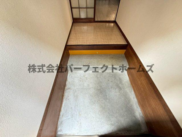 対馬江西町戸建　賃貸の玄関|収納もある玄関です
