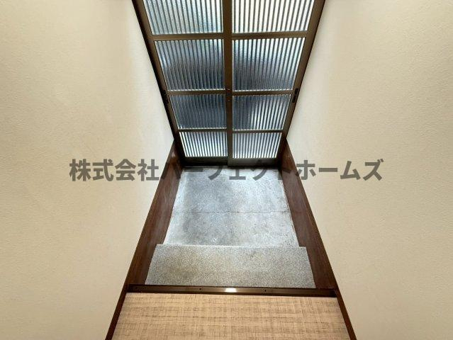 対馬江西町戸建　賃貸の玄関|明るい玄関です