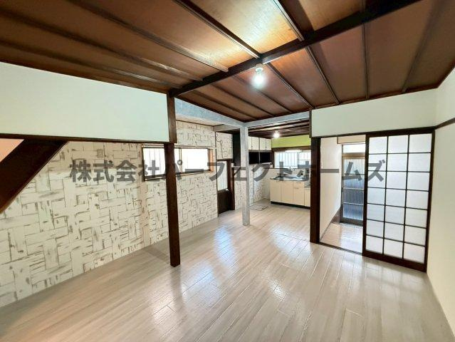 対馬江西町戸建　賃貸の居間・リビング|ゆったりとした居間です