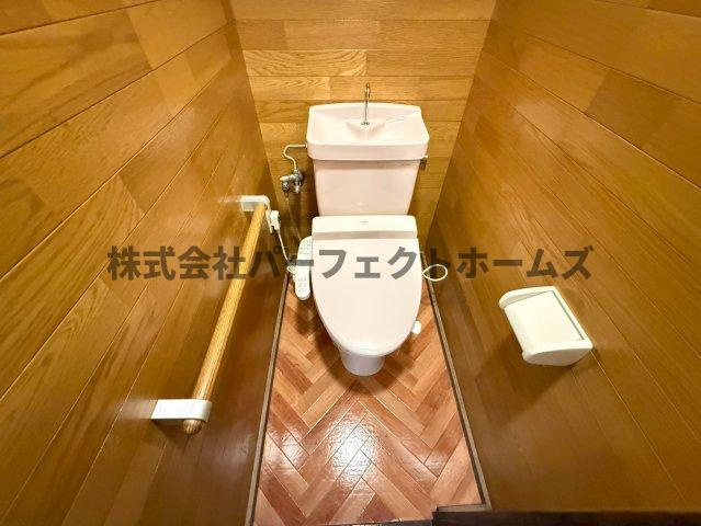 対馬江西町戸建　賃貸のトイレ|落ち着いた色調のトイレです