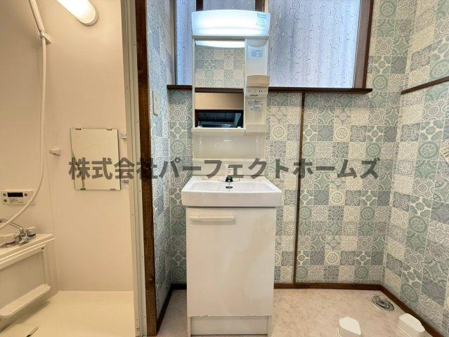 対馬江西町戸建　賃貸の独立洗面台|独立洗面台で身支度をすべて済ませてしまいましょう