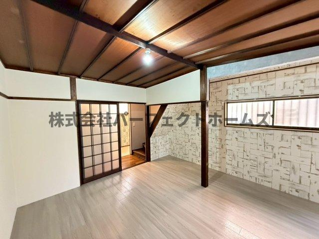 対馬江西町戸建　賃貸の居間・リビング|使いやすいリビングです