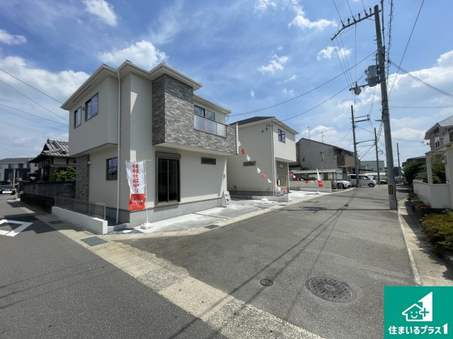 ★29(土)30(日)現地見学可能！★京都市伏見区羽束師古川町　第1期　新築一戸建ての前面道路含む現地写真|周辺は閑静な住宅街！前面道路広々で車の出し入れも便利です。駐車が苦手な方でも安心して車庫入れできます！