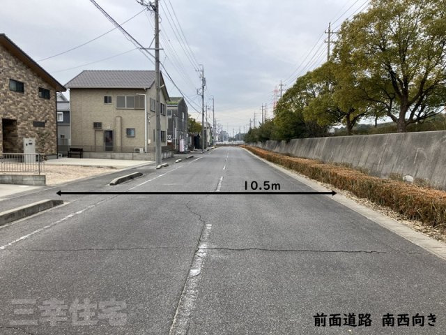 碧南市権現町の前面道路含む現地写真|とっても広い前面道路
