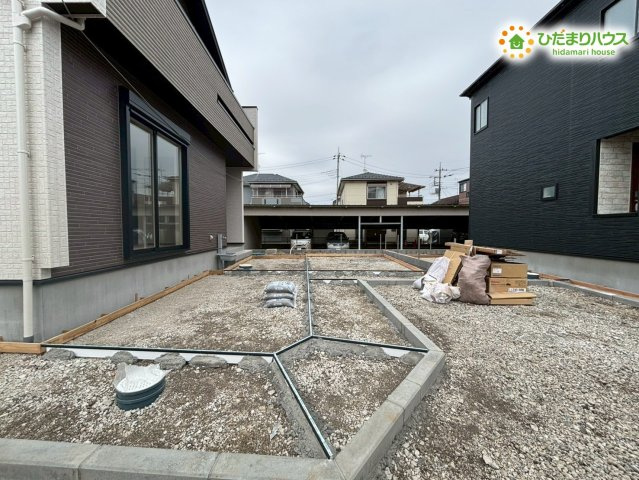 鴻巣市本町7丁目　新築一戸建て　ブルーミングガーデン　02の駐車場