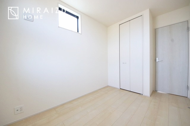 【収納】 | 収納力も自慢です。お洋服がお好きなお客様も多いですよね、衣替えをしなくてもお洋服をしまっておけそうなくらいの広さですね！