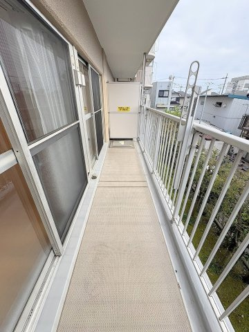 三郷アーバンハイツのバルコニー|角部屋につき3面バルコニーとなっております