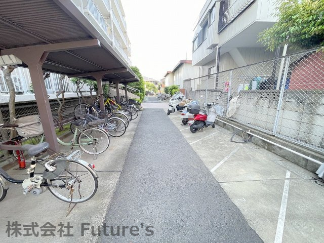 三郷アーバンハイツの駐輪場|駐輪場・バイク置場（要空き・料金確認）