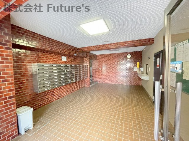 三郷アーバンハイツのエントランス|エントランス内の写真です