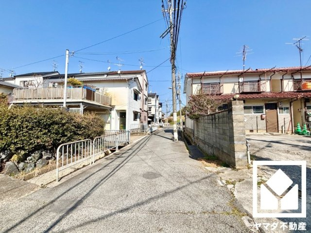伏見区久我石原町の前面道路含む現地写真