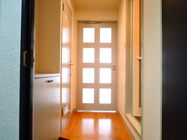 高槻クリスタルビルの玄関