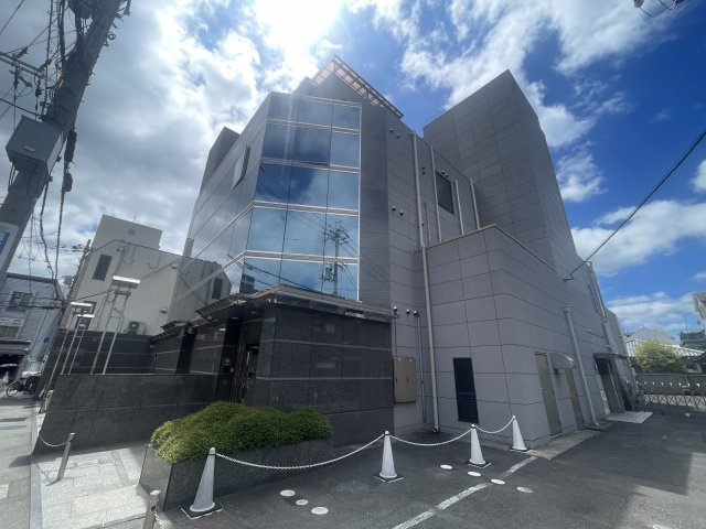 高槻クリスタルビルの外観