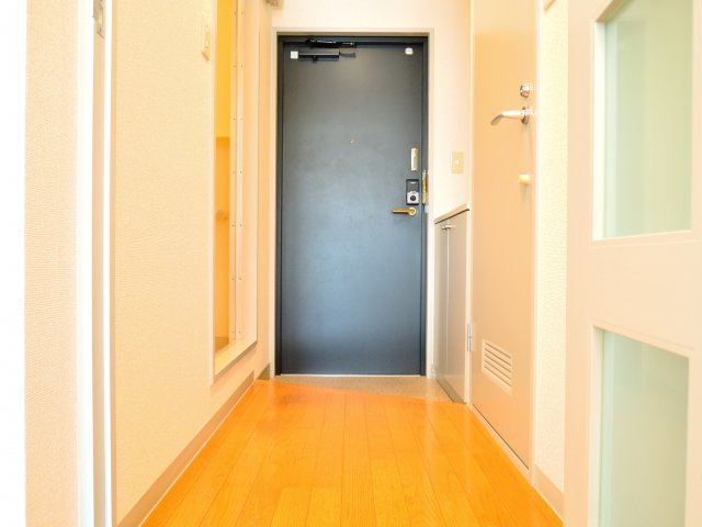 高槻クリスタルビルの玄関