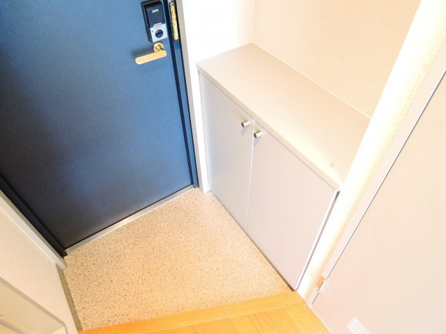 高槻クリスタルビルの玄関