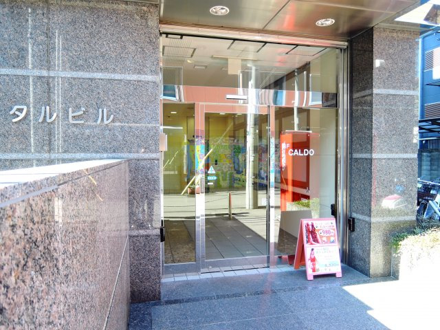 高槻クリスタルビルのエントランス