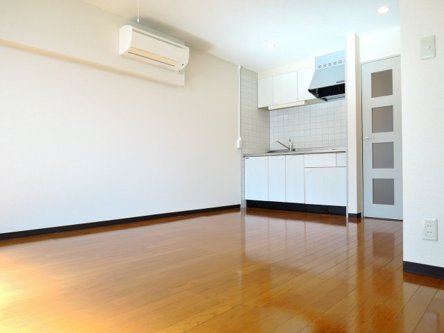 高槻クリスタルビルの居間・リビング