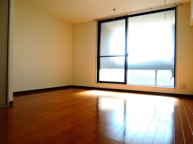 高槻クリスタルビルの居間・リビング