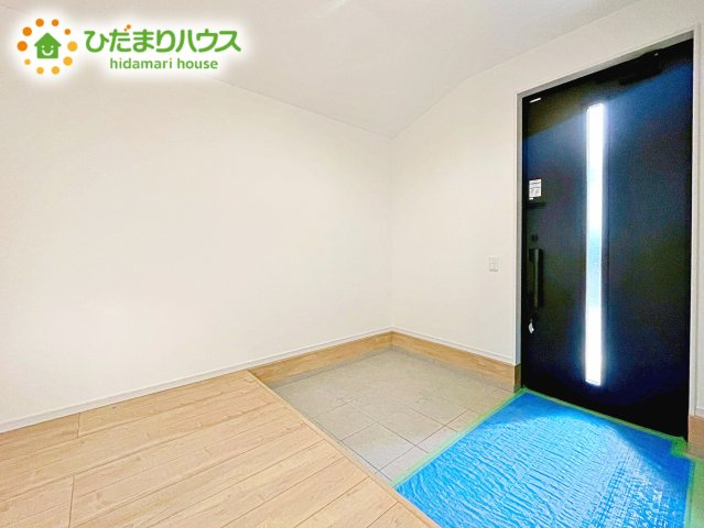 【玄関】 | 水戸市見和1期　新築戸建 | 玄関がひろいので親子で並んで仲良く靴が履けますね(^^)/