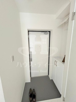 【玄関】 | Y's Court Akabane | 収納もある玄関です