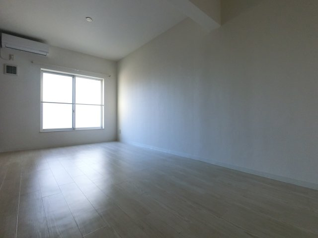 カムフォート登戸Ⅲの居間・リビング