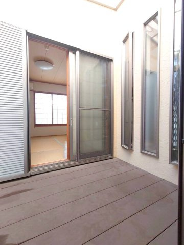 ◆ＪＲ奈良線『棚倉』駅まで徒歩６分◆全居室２面採光のため陽当り・通風良好◆木津川市山城町平尾中古川のその他|ウッドデッキ