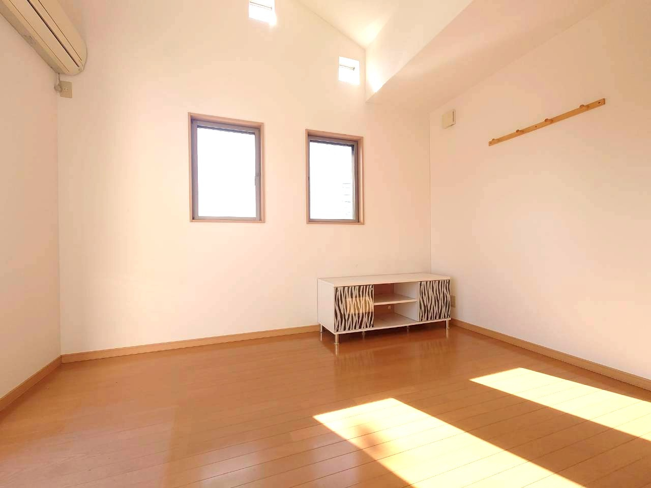 ◆ＪＲ奈良線『棚倉』駅まで徒歩６分◆全居室２面採光のため陽当り・通風良好◆木津川市山城町平尾中古川の洋室|洋室