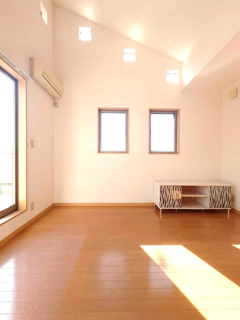 ◆ＪＲ奈良線『棚倉』駅まで徒歩６分◆全居室２面採光のため陽当り・通風良好◆木津川市山城町平尾中古川の洋室|洋室