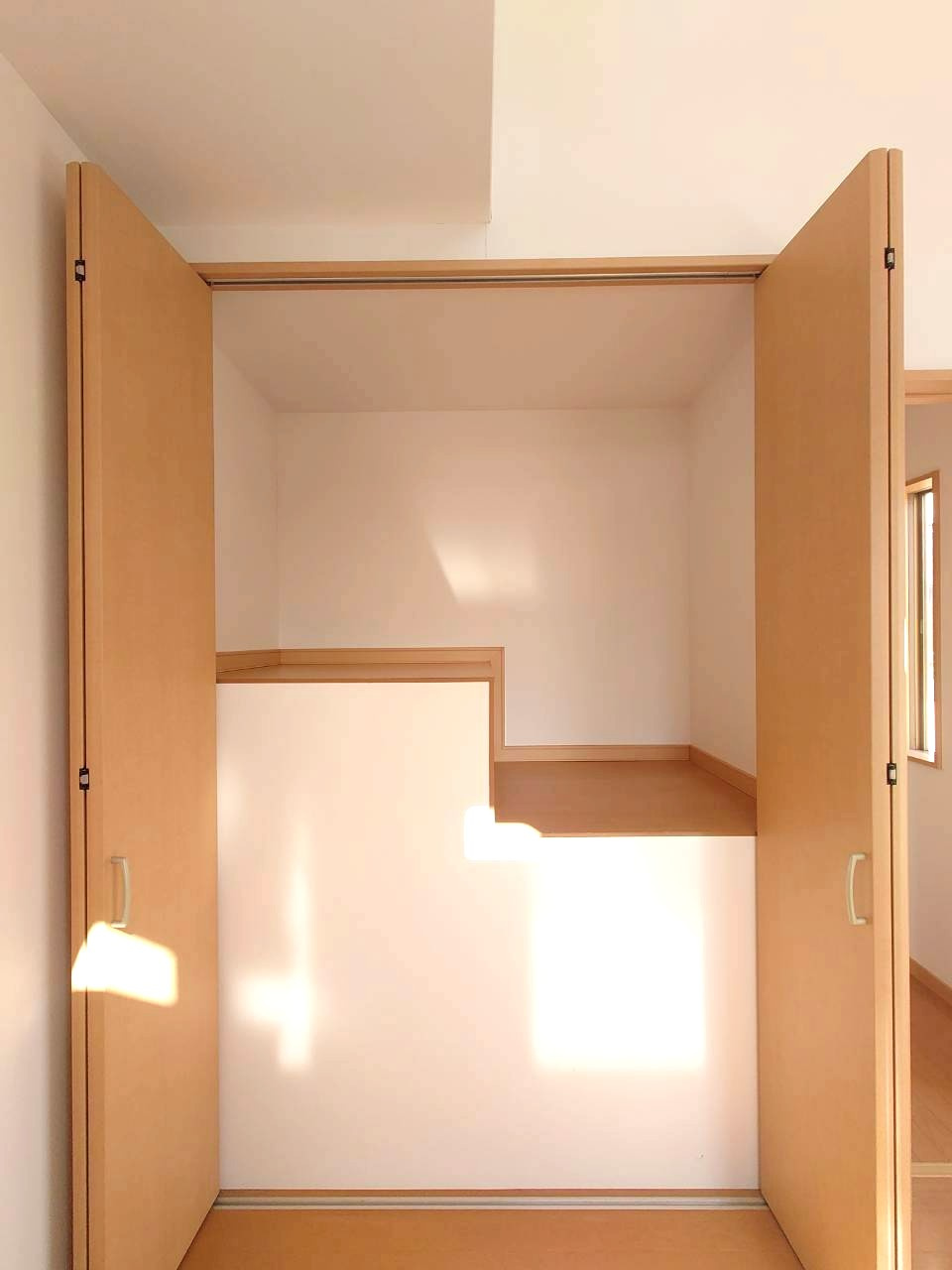 ◆ＪＲ奈良線『棚倉』駅まで徒歩６分◆全居室２面採光のため陽当り・通風良好◆木津川市山城町平尾中古川の収納|クローゼット